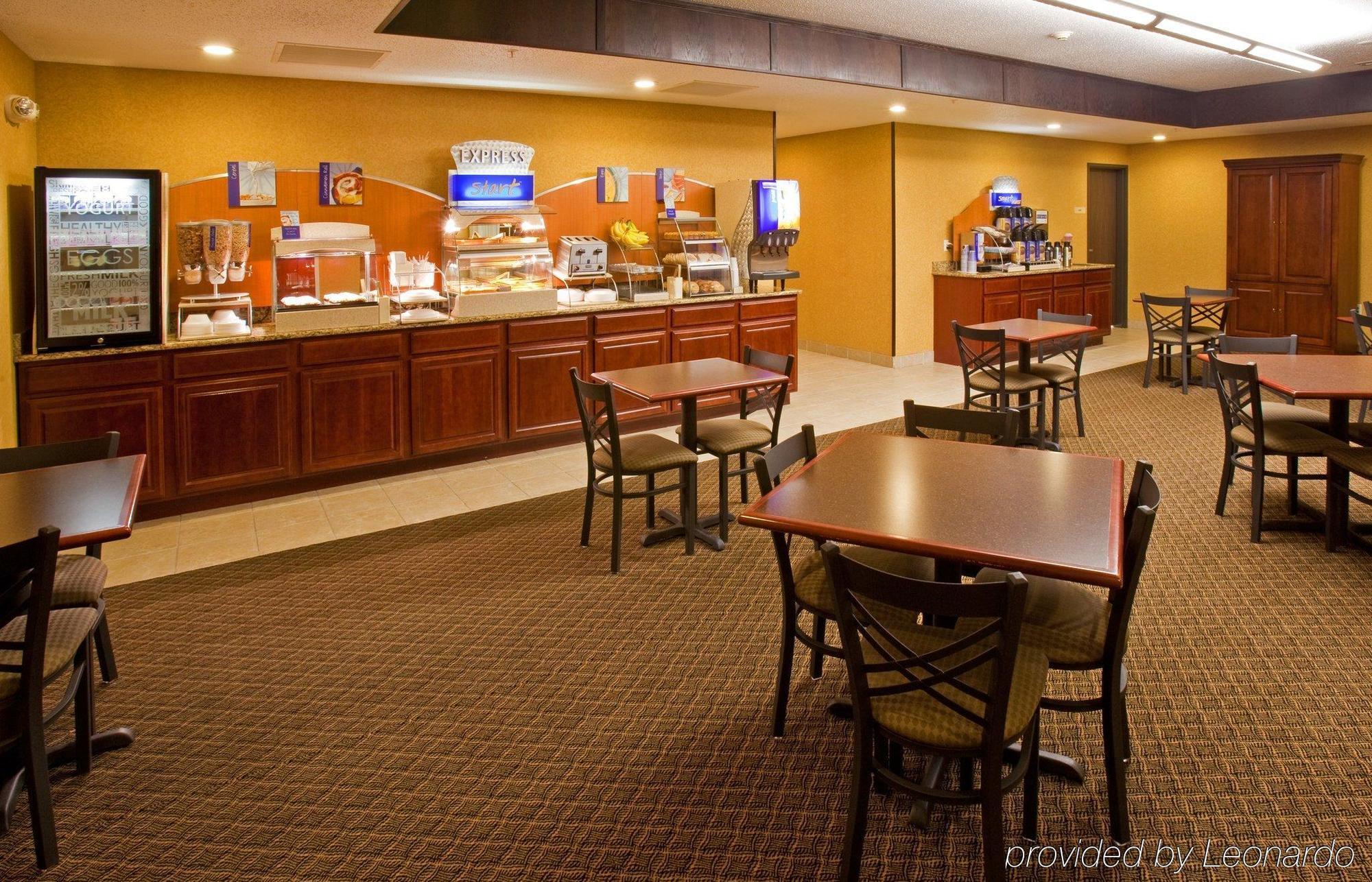 Holiday Inn Express Le Claire Riverfront-Davenport By Ihg Exterior photo