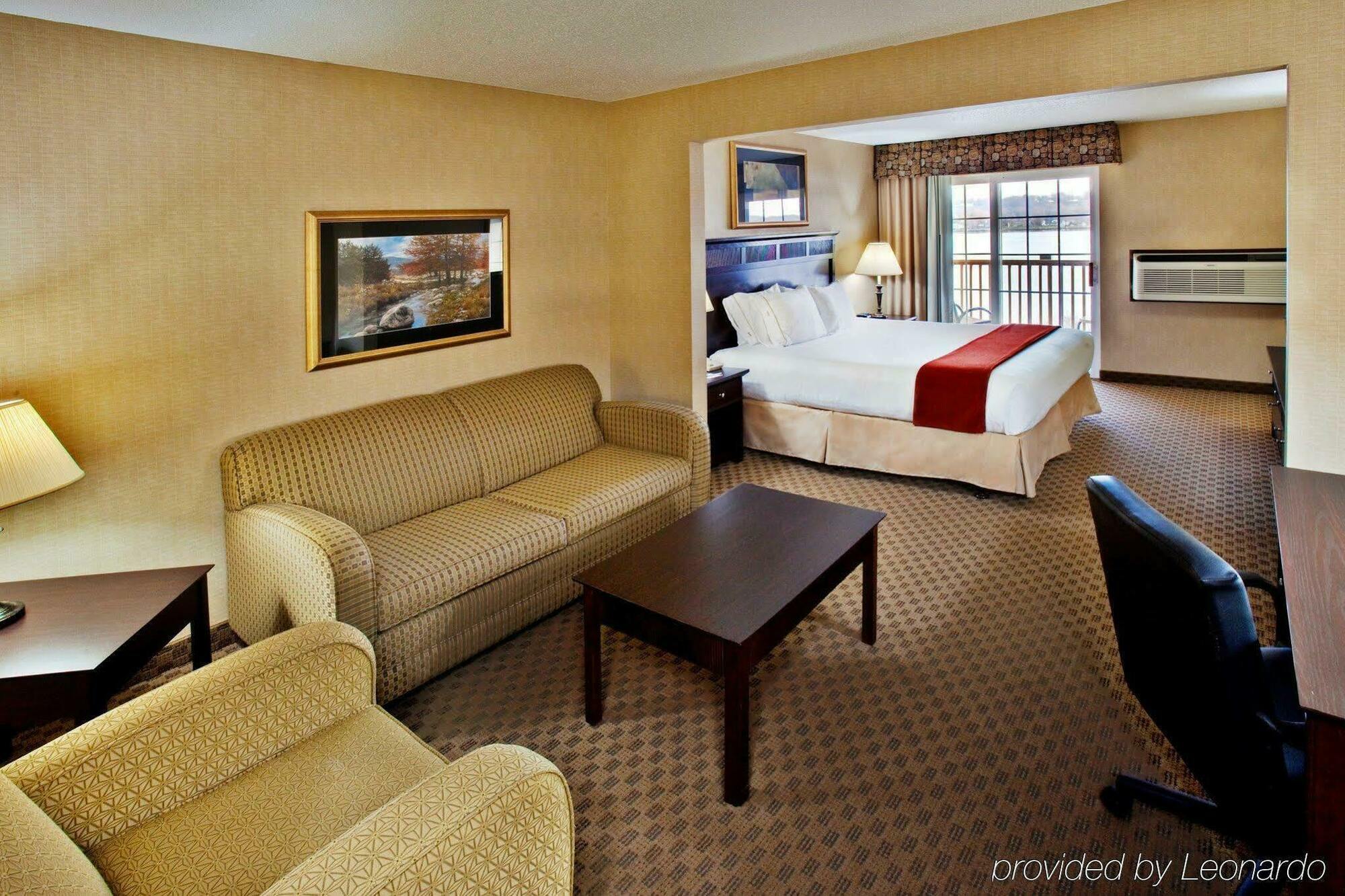 Holiday Inn Express Le Claire Riverfront-Davenport By Ihg Exterior photo