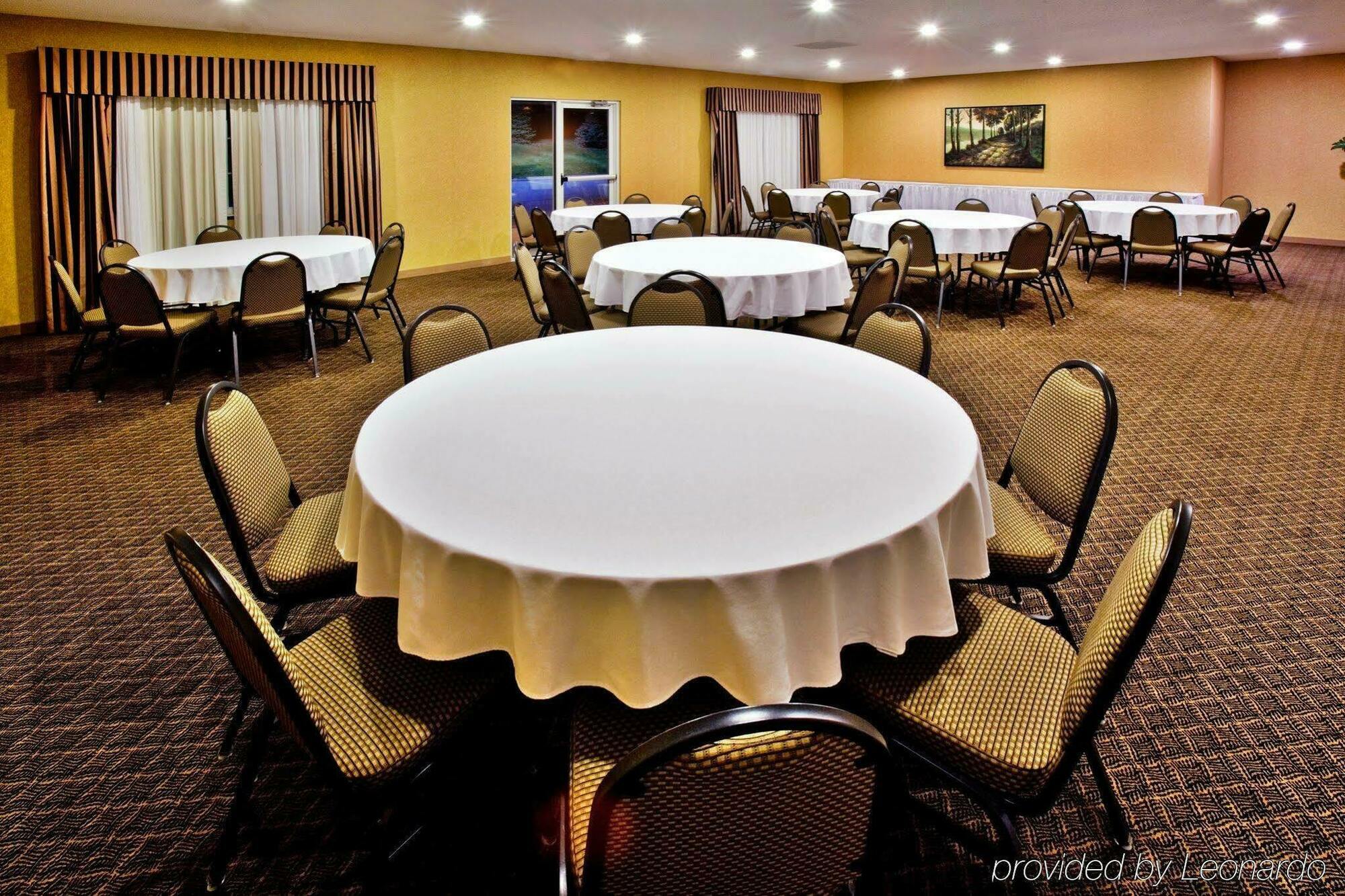 Holiday Inn Express Le Claire Riverfront-Davenport By Ihg Restaurant photo